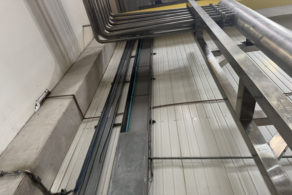 Infraestrutura elétrica (bandejamento e tubulação), lançamento de cabo (1)